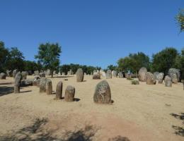 Cromeleques cromlechs menires menhirs evora alentejo tour